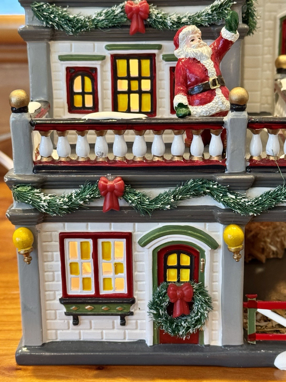 Dept 56 55621 Kringle’s Korner Christmas Building Santa Reindeer – WORKS