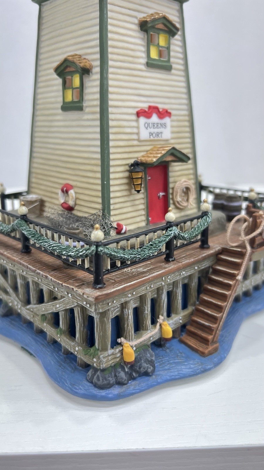Dept 56 Dickens Village Series Lighthouse Queens Port 58714 Retired 2003