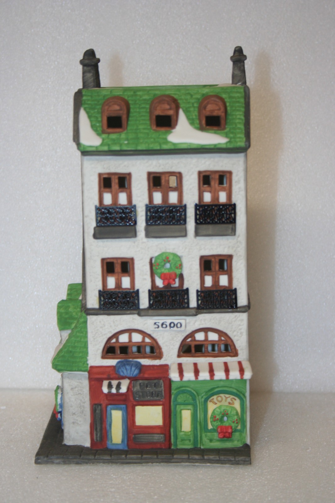 Dept 56 Christmas In The City Toy Shop and Pet Store 6512-9 Light Box #2