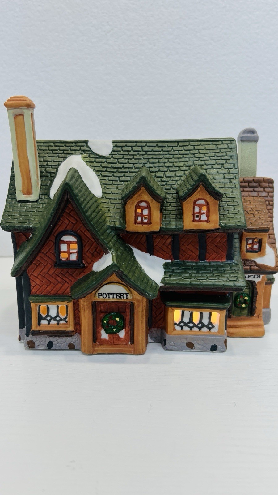 Dickens Keepsake “ Pottery” Porcelain Lighted House Heartland Valley Excellent