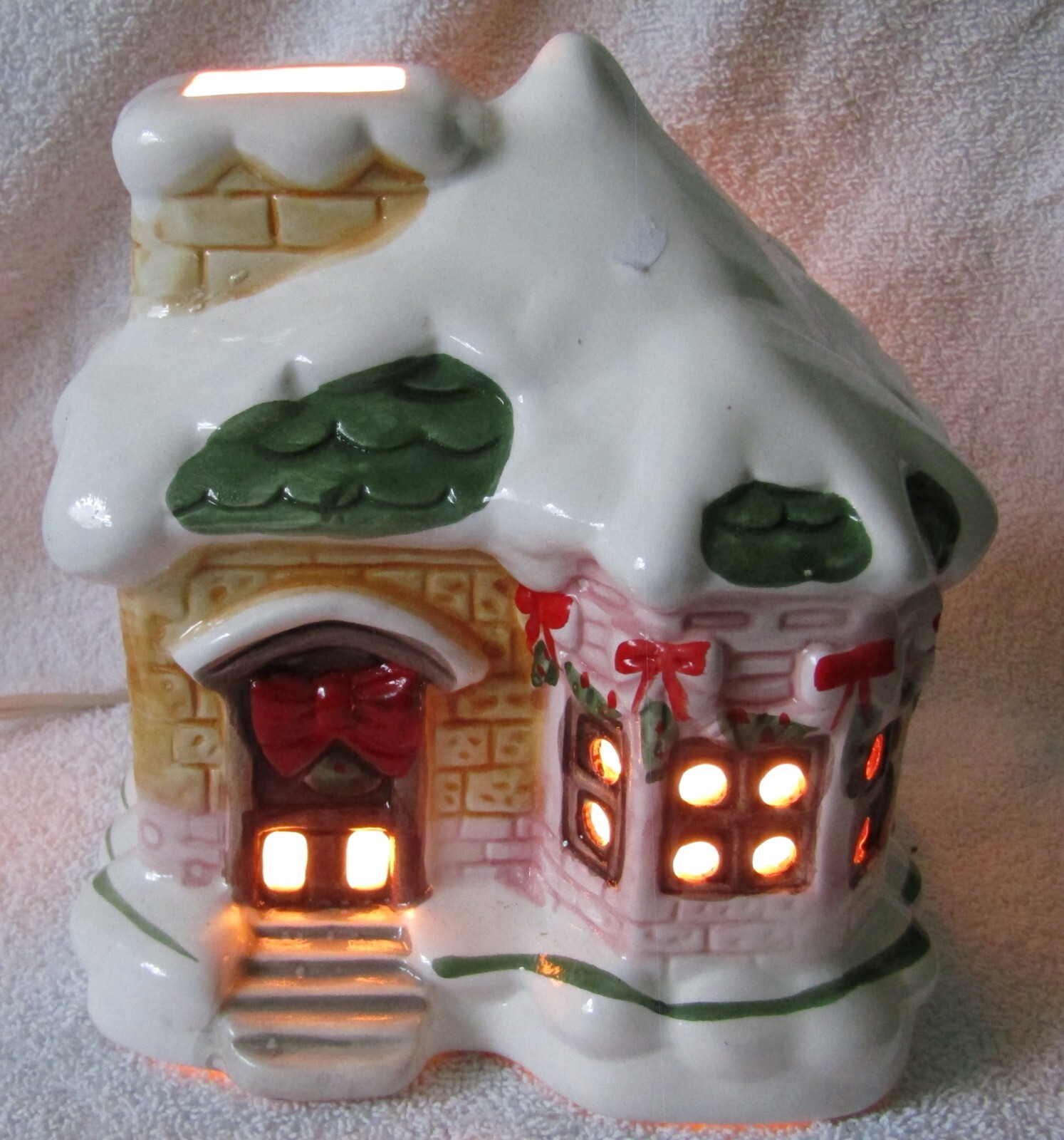 Vintage Ceramic 6″ Snow Covered Cottage Home Christmas Village House W/Light