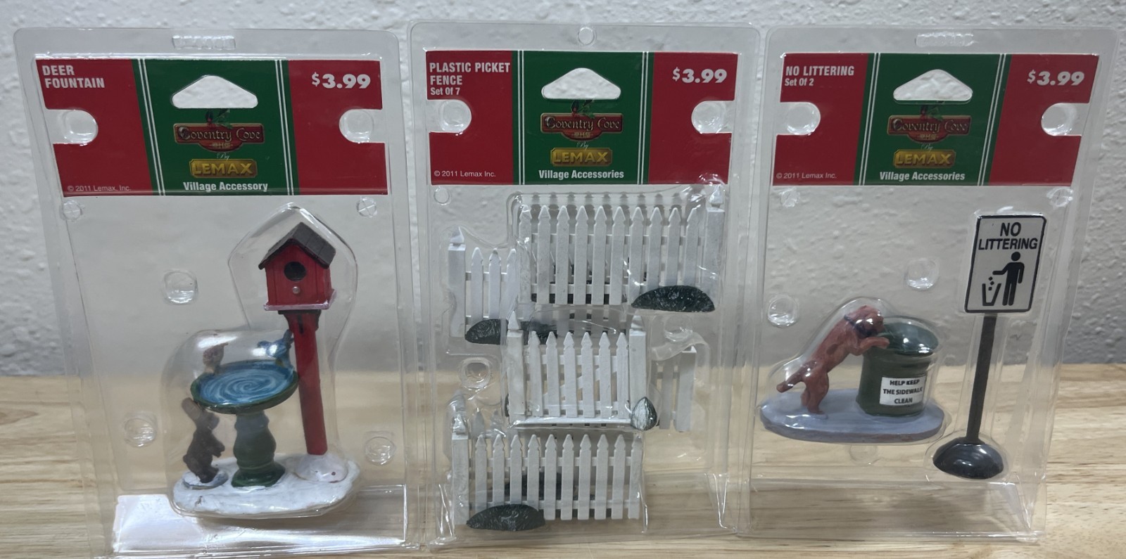 Lemax Coventry Cove Christmas Village 2011 – Fence – Fountain – Dog – Set Of 3
