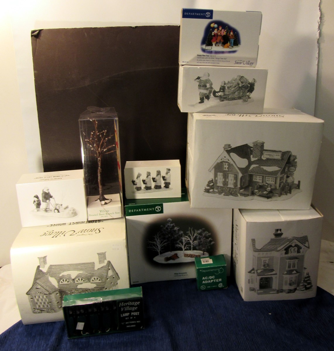 11 DEPT 56 DICKENS SNOW VILLAGE – INCLUDED IN LOT: GLENHAVEN HOUSE F (EZS003853)