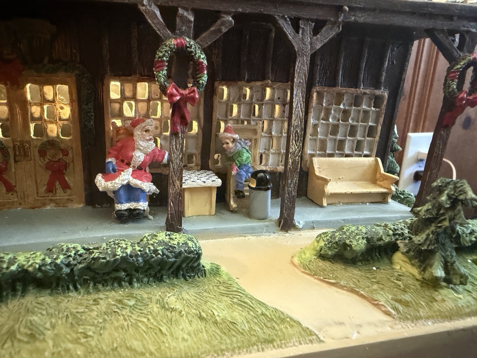 ****Cracker Barrel Christmas Village Light-Up Old Country Store W/ Cord 2005