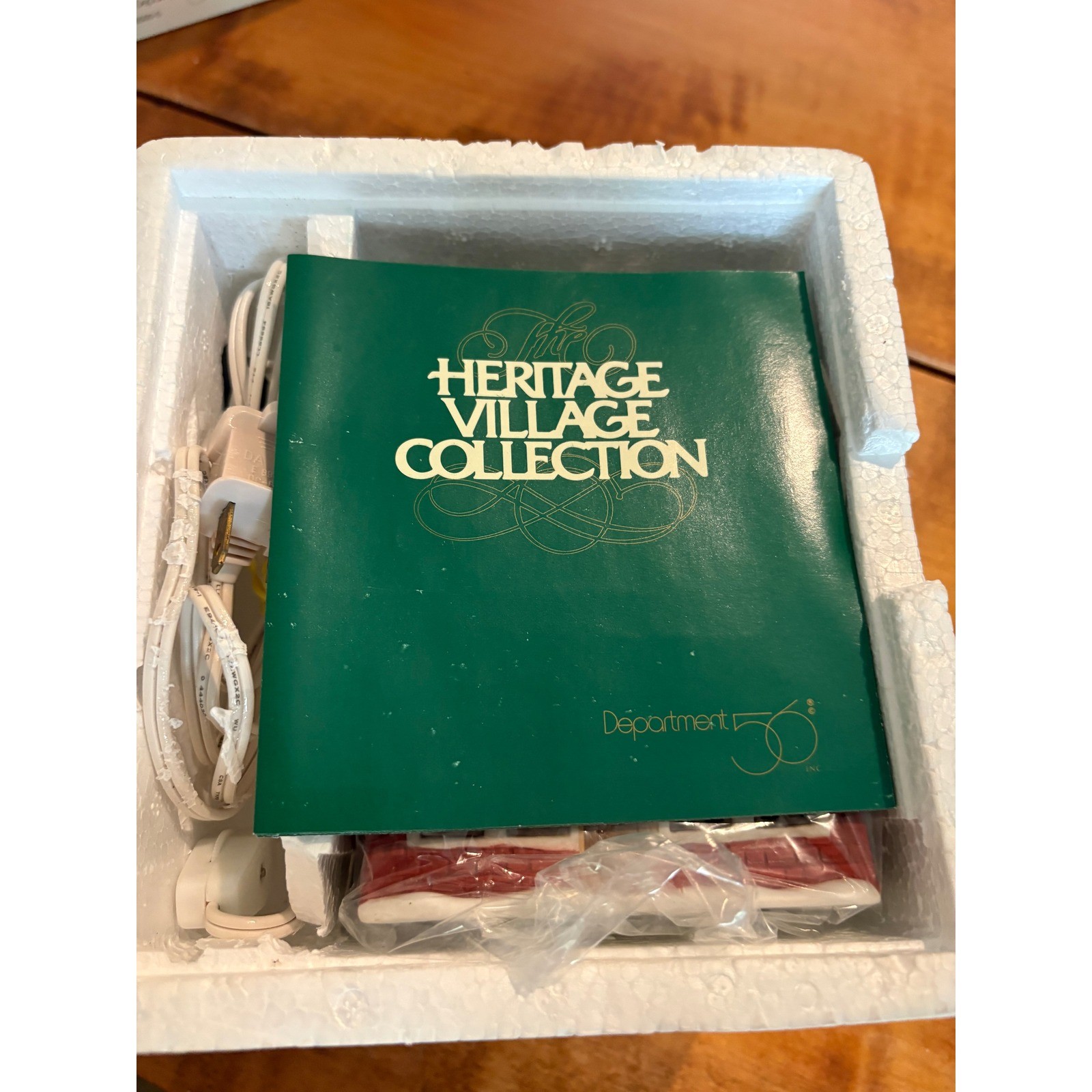 Dept 56 Fezziwig Warehouse Dickens Village OS Building Multicolor Porcelain 1986