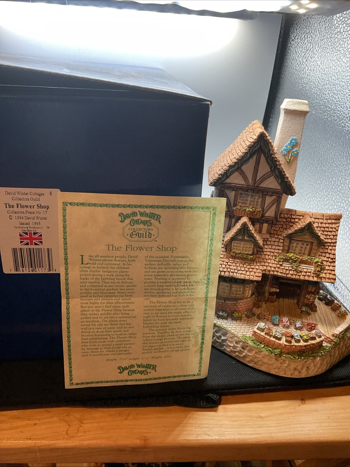 The Flower Shop – 1995 David Winter – Collector’s Piece #17 – Includes Box & COA