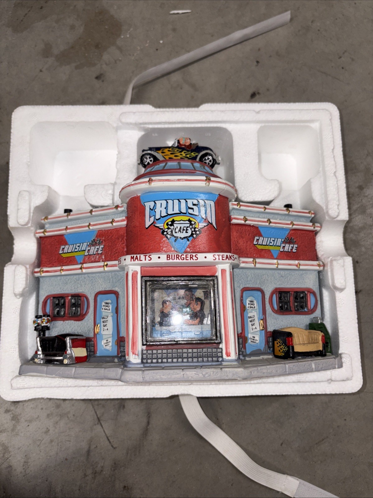 Lemax 25406 CRUISIN’ CAFE Jukebox Junction Christmas Village Building ’50s S O I