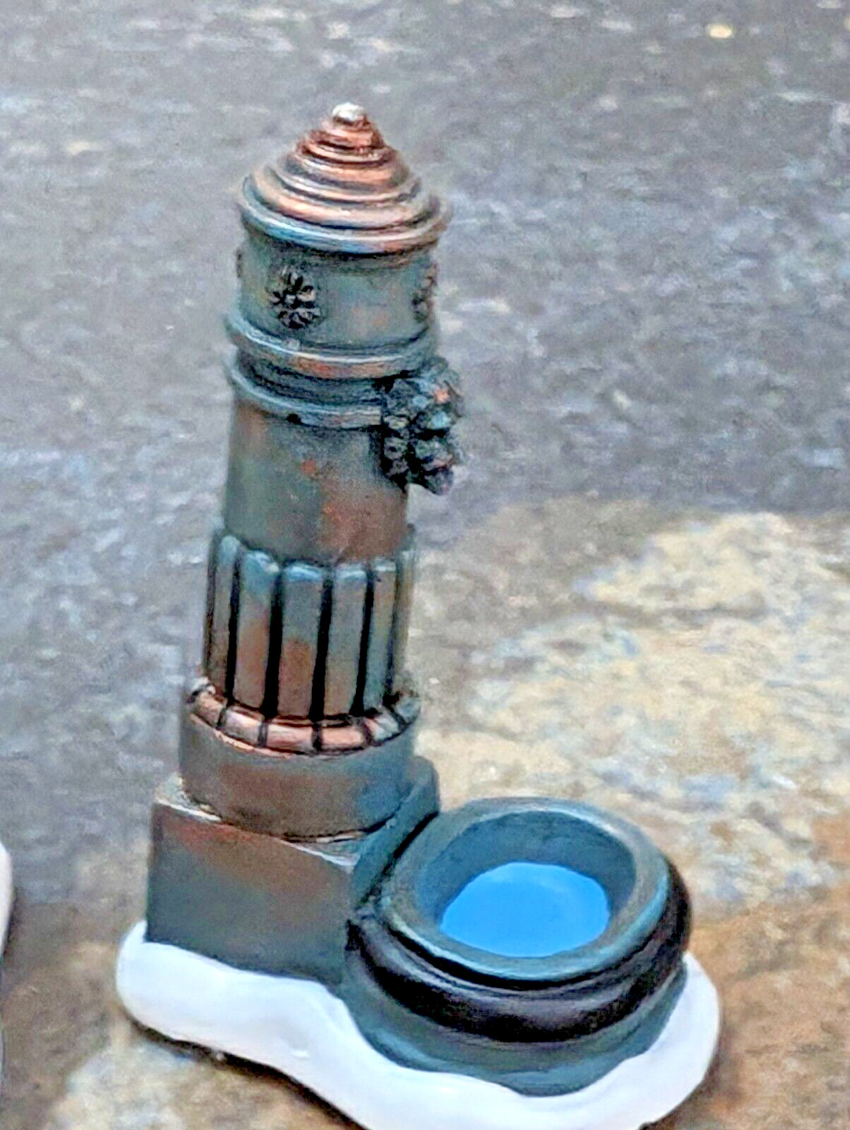 Dept 56 Classic Christmas Lion Head Fountain