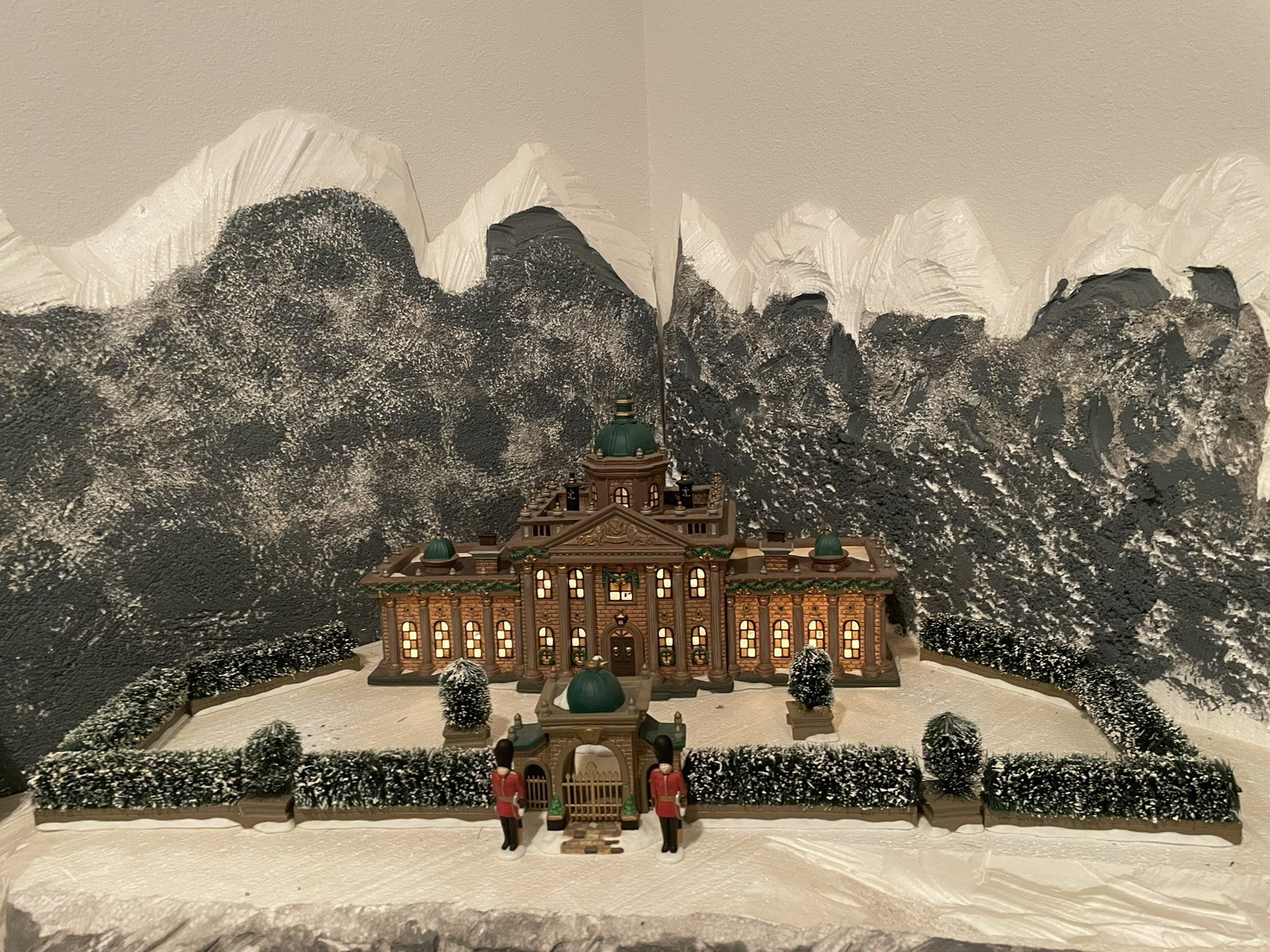 Dept 56 Ramsford Palace Dickens Village 17 Piece 58336 Limited Edition COMPLETE