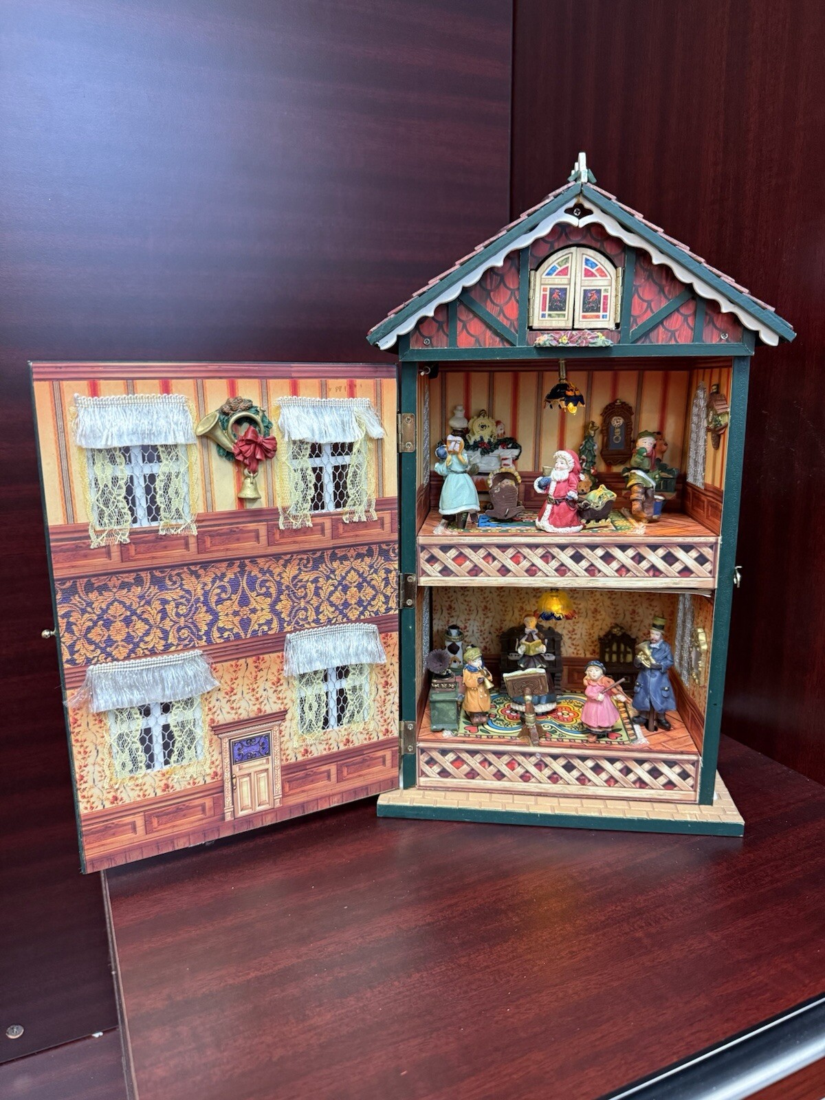 Holiday Classics Animated Musical Christmas House, NEW