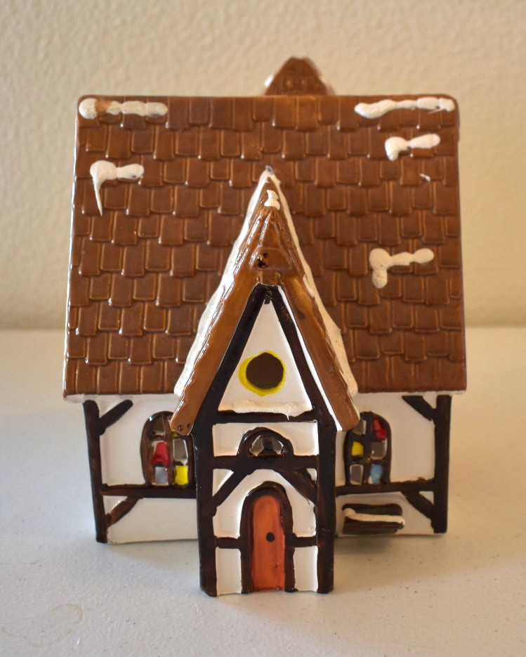 Dept. 56 Snow Village Collection. Excellent Condition no chips or cracks.