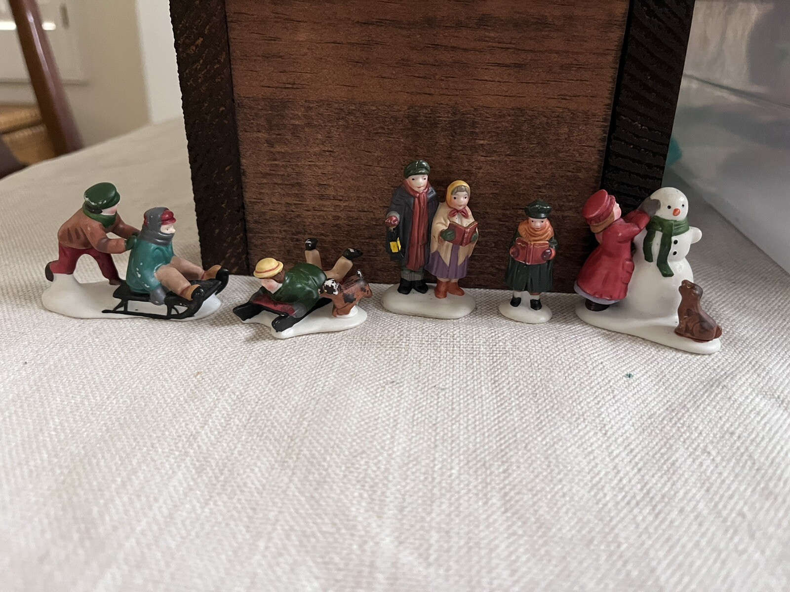 Department 56 H.V. Series Christmas 5 Piece Mini Figurines Accessories