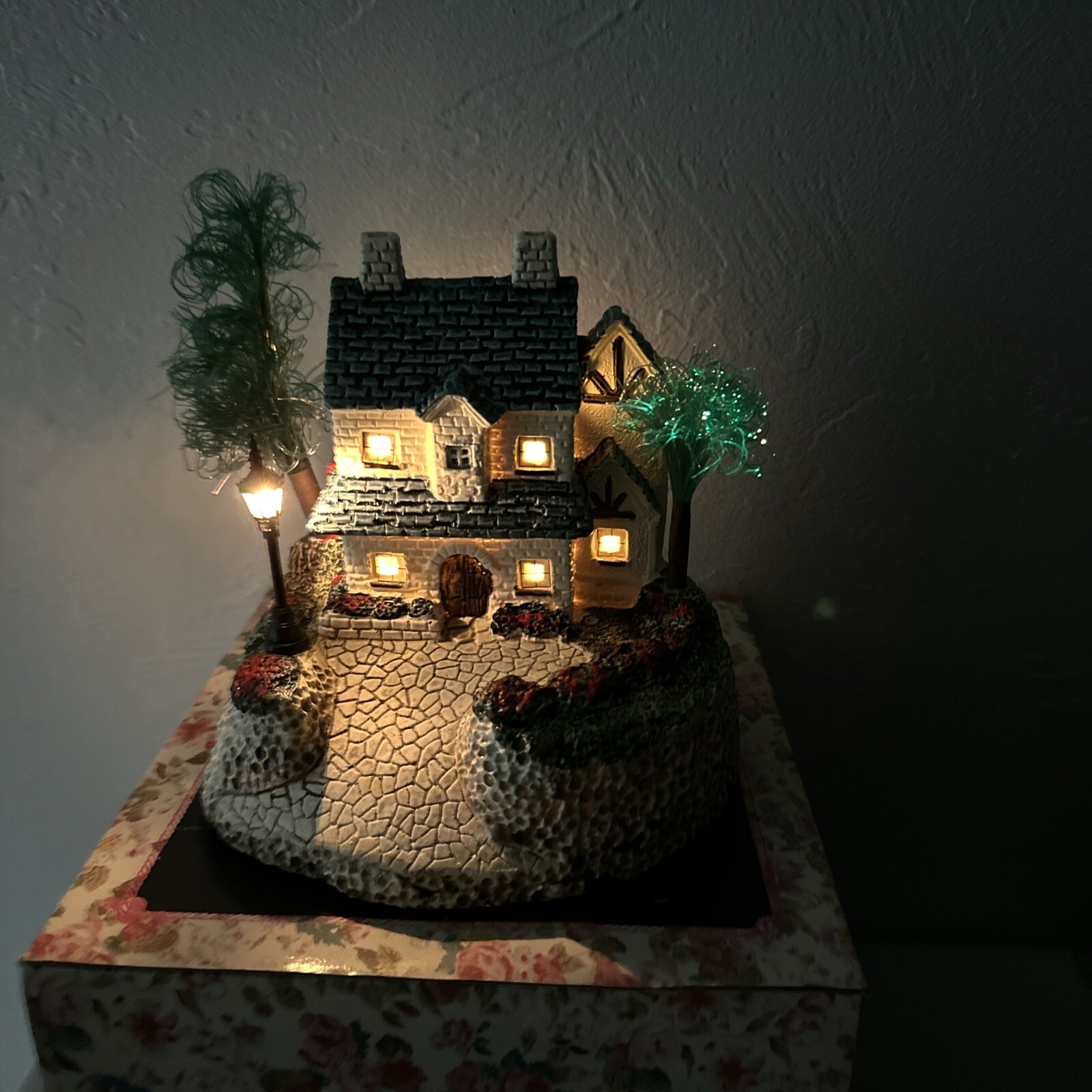 Country Cottage With Music & Light Made in Taiwan -Eleco