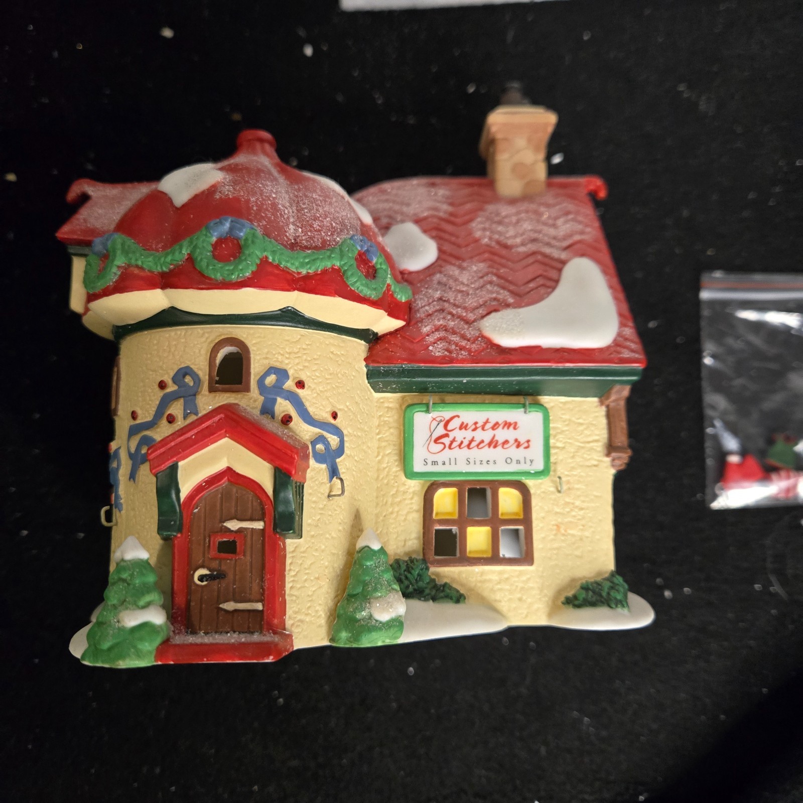 Dept 56 North Pole Series 1998 Custom Stitchers #56400 w/ Box – No Light cord