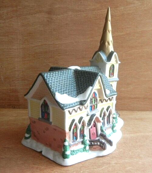 1996 SEASONAL SPECIALTIES CHRISTMAS VILLAGE LIGHTED CHURCH HEARTLAND COLLECTION