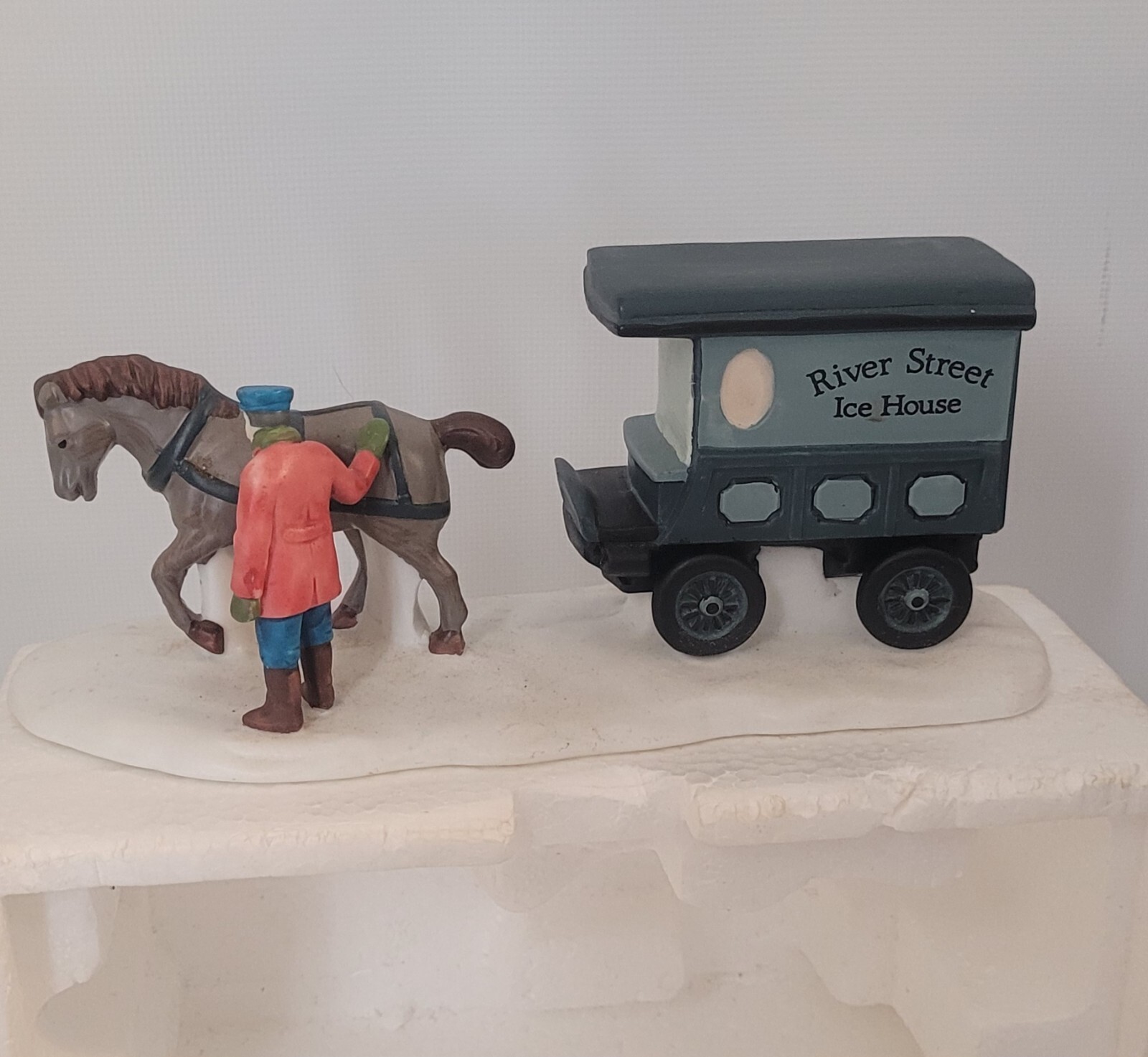 Dept 56 Christmas in the City Heritage-River Street Ice House Cart #5959-5