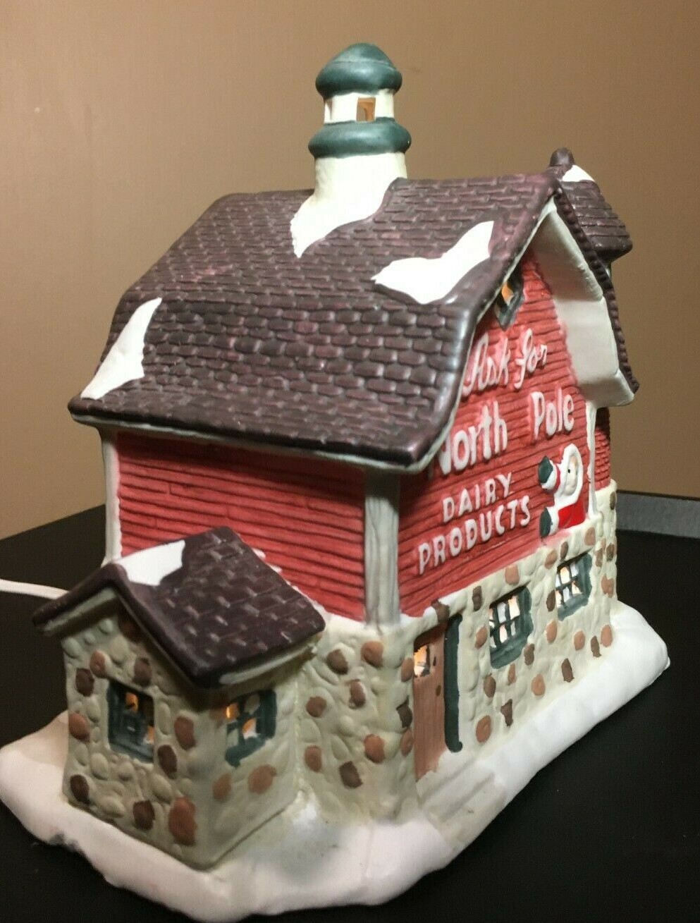 *Vintage SEASONAL SPECIALTIES NORTH POLE DAIRY BARN LIGHTED CHRISTMAS VILLAGE
