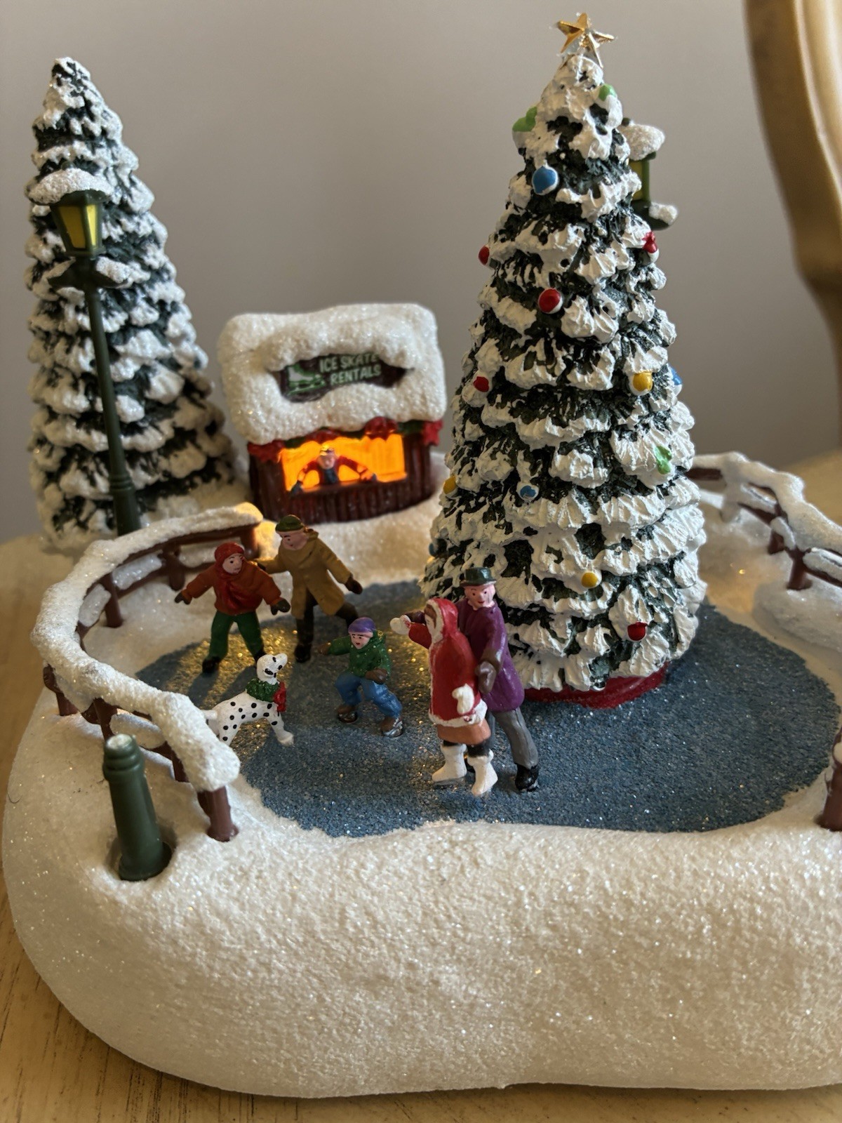 Thomas Kinkade Lighted Christmas Village Ice Skaters Winter Snow What Fun 2024
