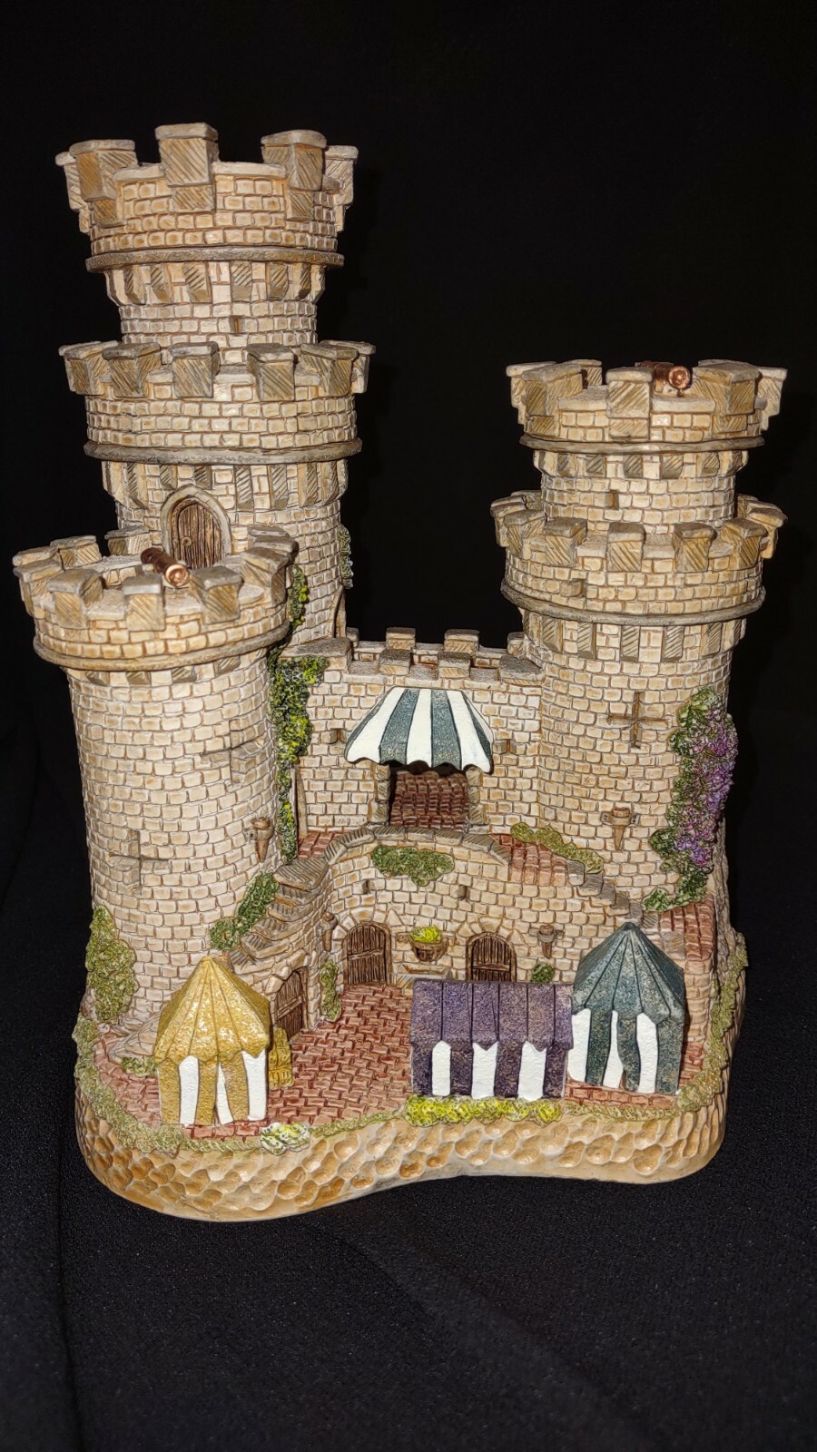 David Winter Cottages King Richard III Castle Signed and Dated With COA 1997 
