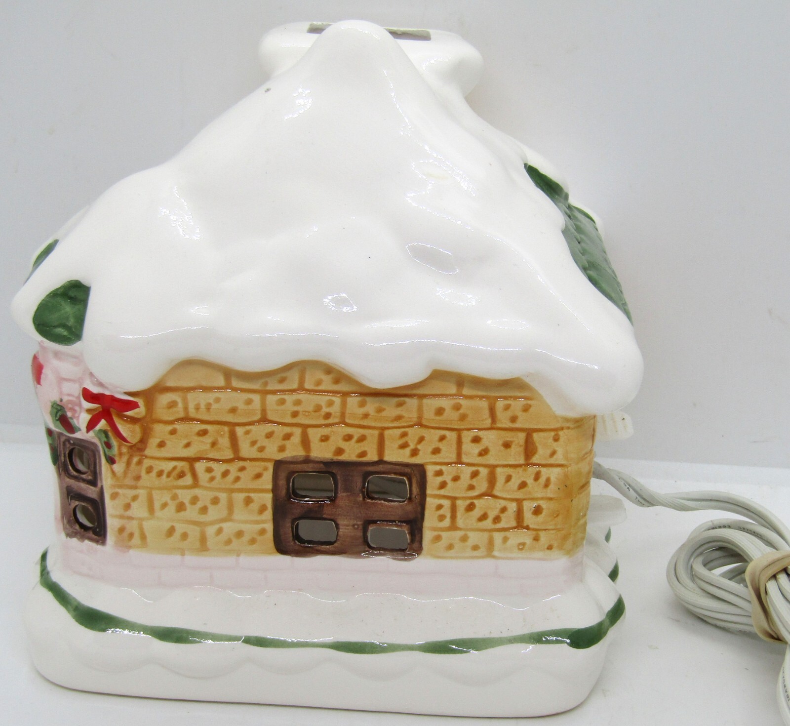 Vintage Ceramic 6″ Snow Covered Cottage Home Christmas Village House W/Light