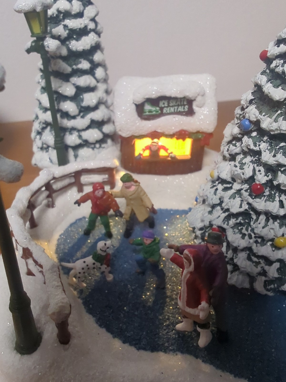 2024 Thomas Kinkade Teleflora Oh What Fun Christmas Village W/ Plant Stand Works