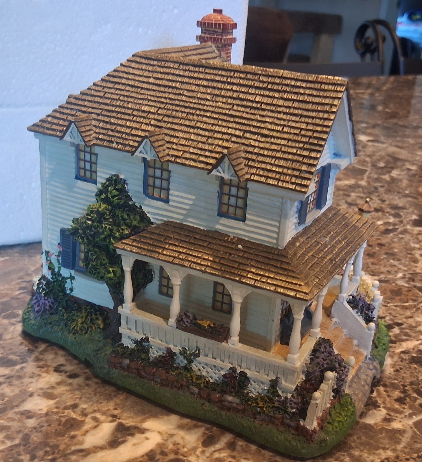 Thomas Kinkade Hawthorne Village House Victorian Garden II Christmas Village