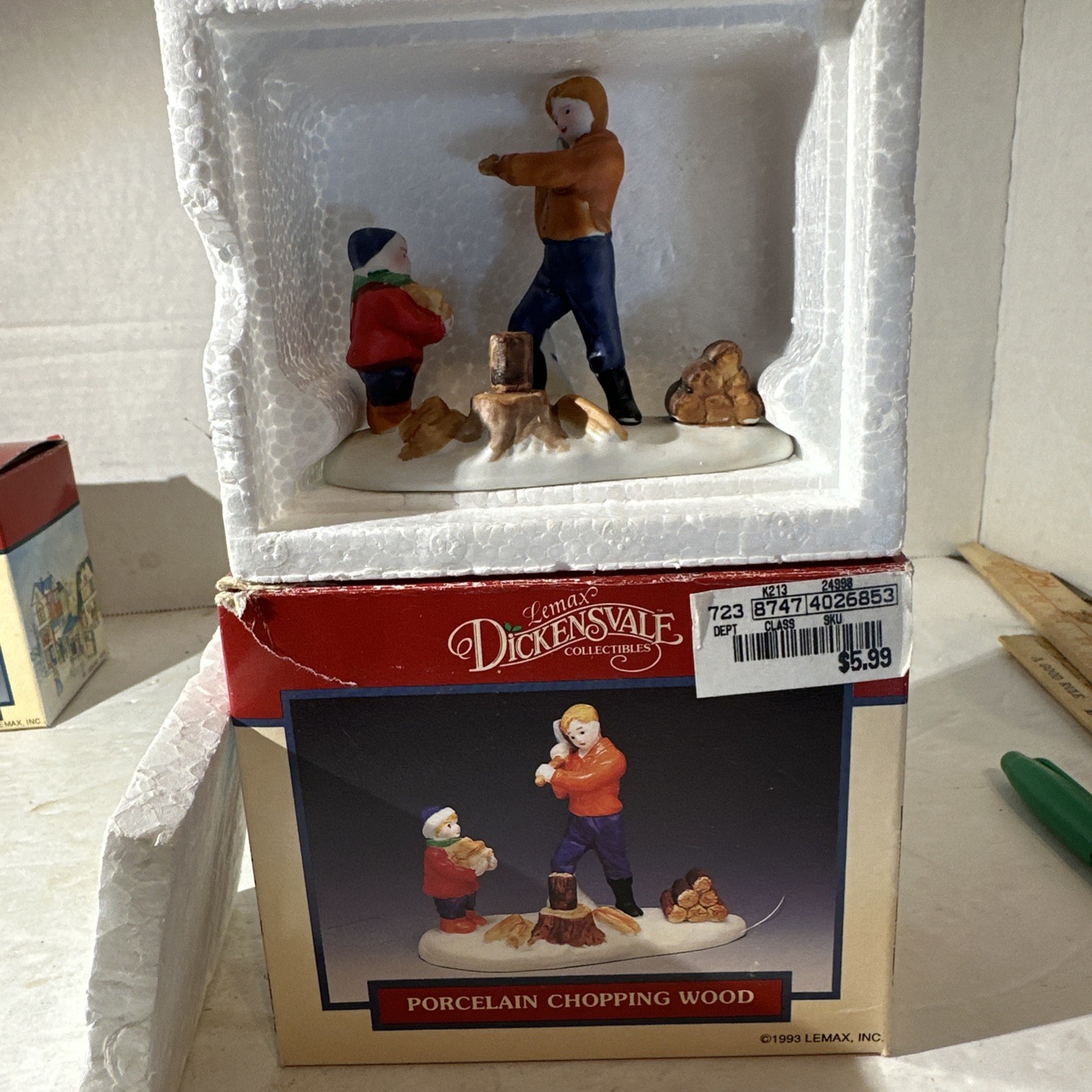 Vtg LEMAX DICKENSVALE COLLECTIBLES PORCELAIN CHOPPING WOOD W/BOX 33071 1993