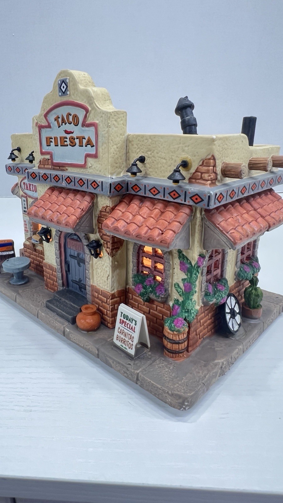 Lemax Holidays And Seasons Taco Shop “Taco Fiesta” 35577 Retired RARE And NEW !