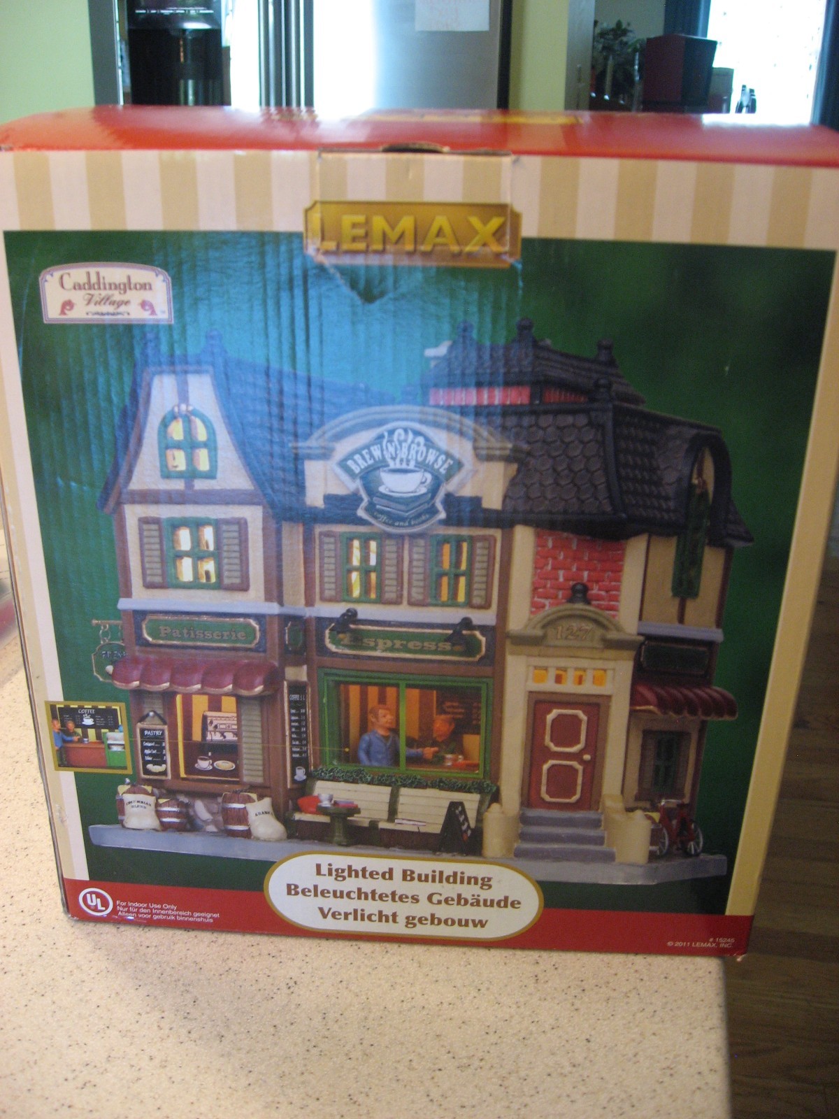 Lemax Caddington Village 2011 Brew-N-Browse Lighted Ceramic Building 15245