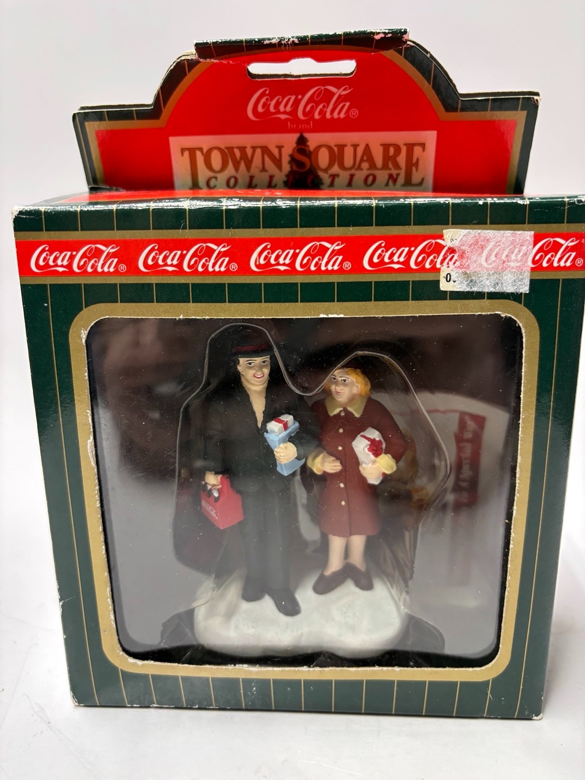 Coca-Cola Town Square Last Minute Shoppers CG242 Christmas Village Figure w/Box