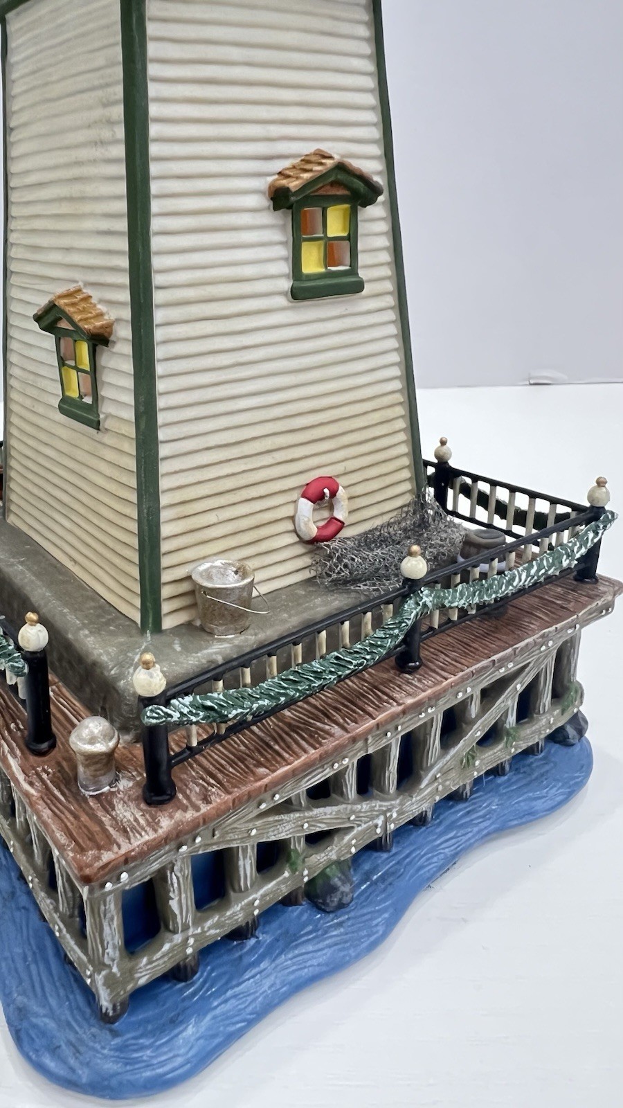 Dept 56 Dickens Village Series Lighthouse Queens Port 58714 Retired 2003