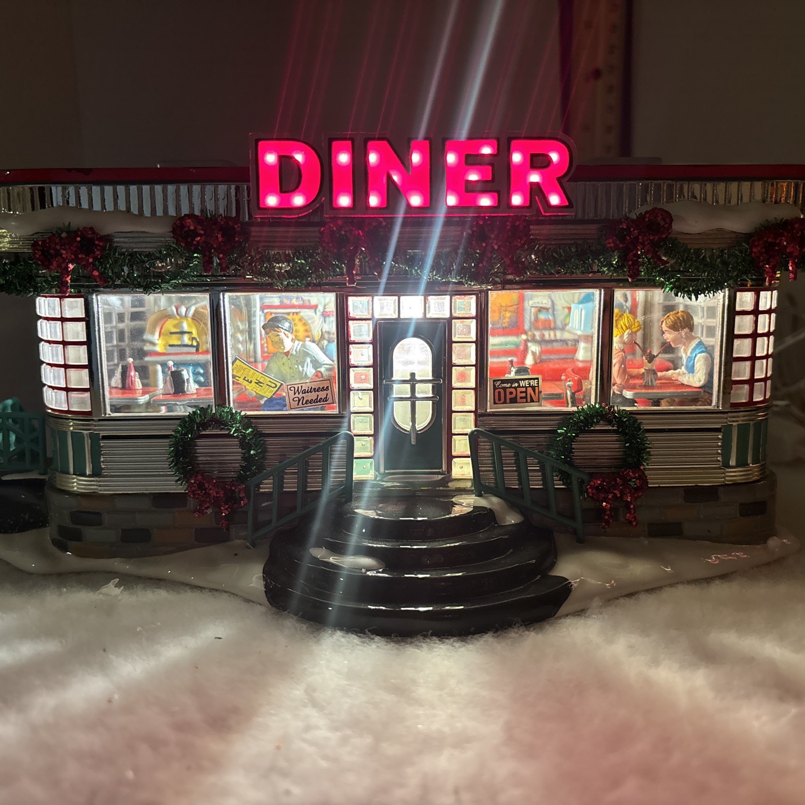 Dept. 56 The Original Snow Village Shelly’s Diner No. 55008 2 Piece Set Working