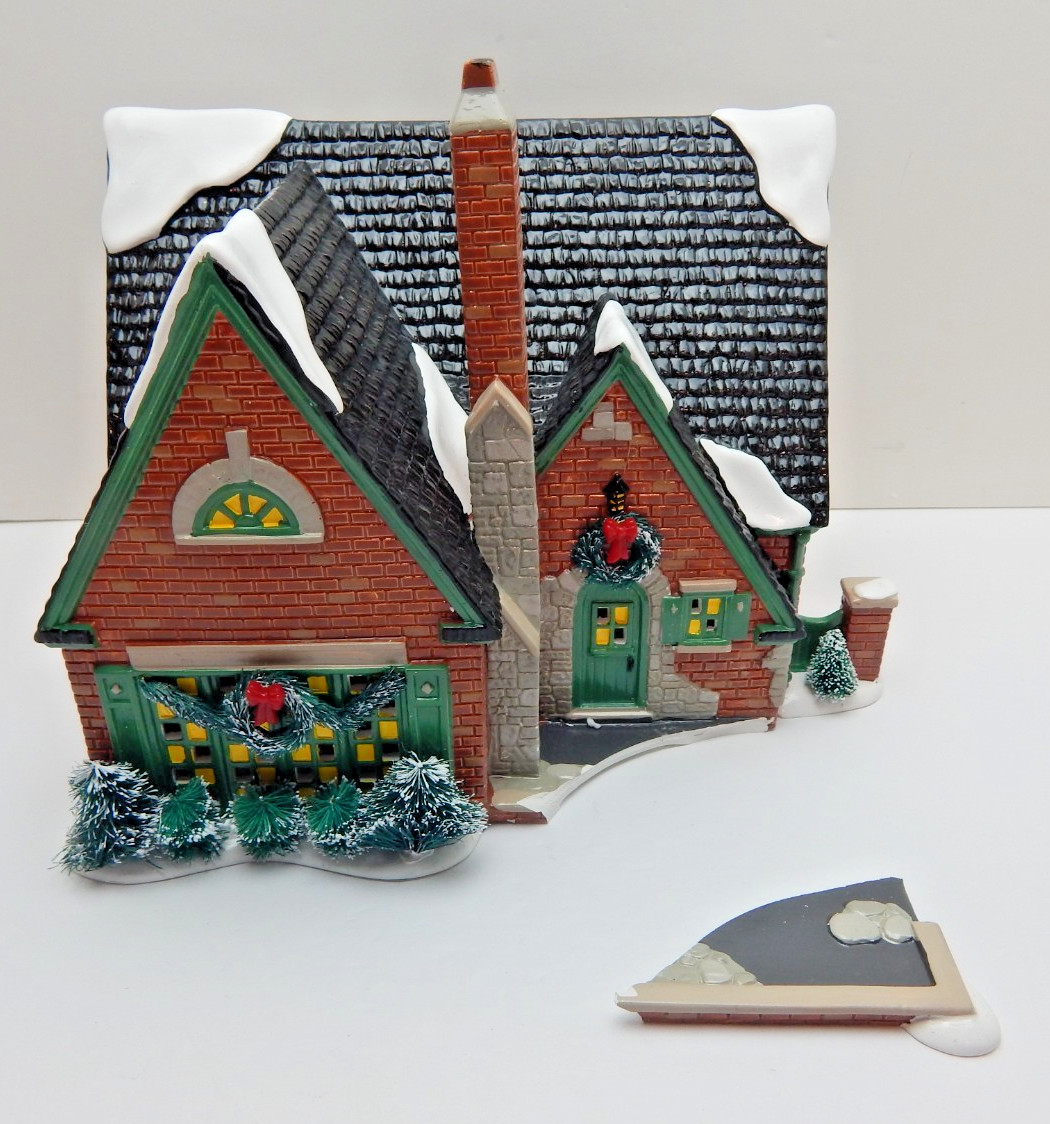 Dept 56 The Original Snow Village Stratford Red #4036566 w/Lt Cd/Bx/Slv (5