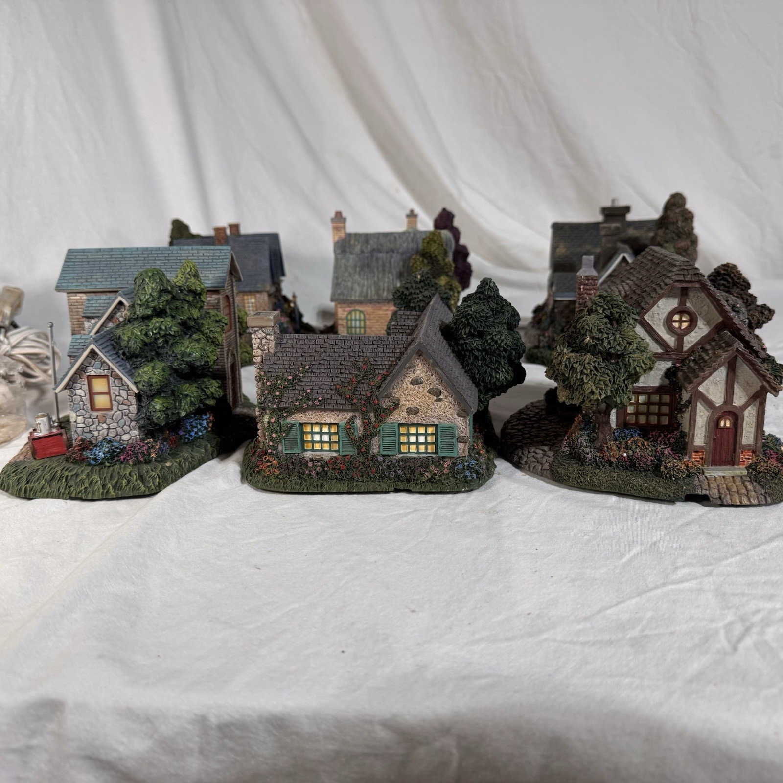 Lot Of 6 Hawthorne Village Thomas Kinkade Lamplight Village w/ Light Cords 01-04