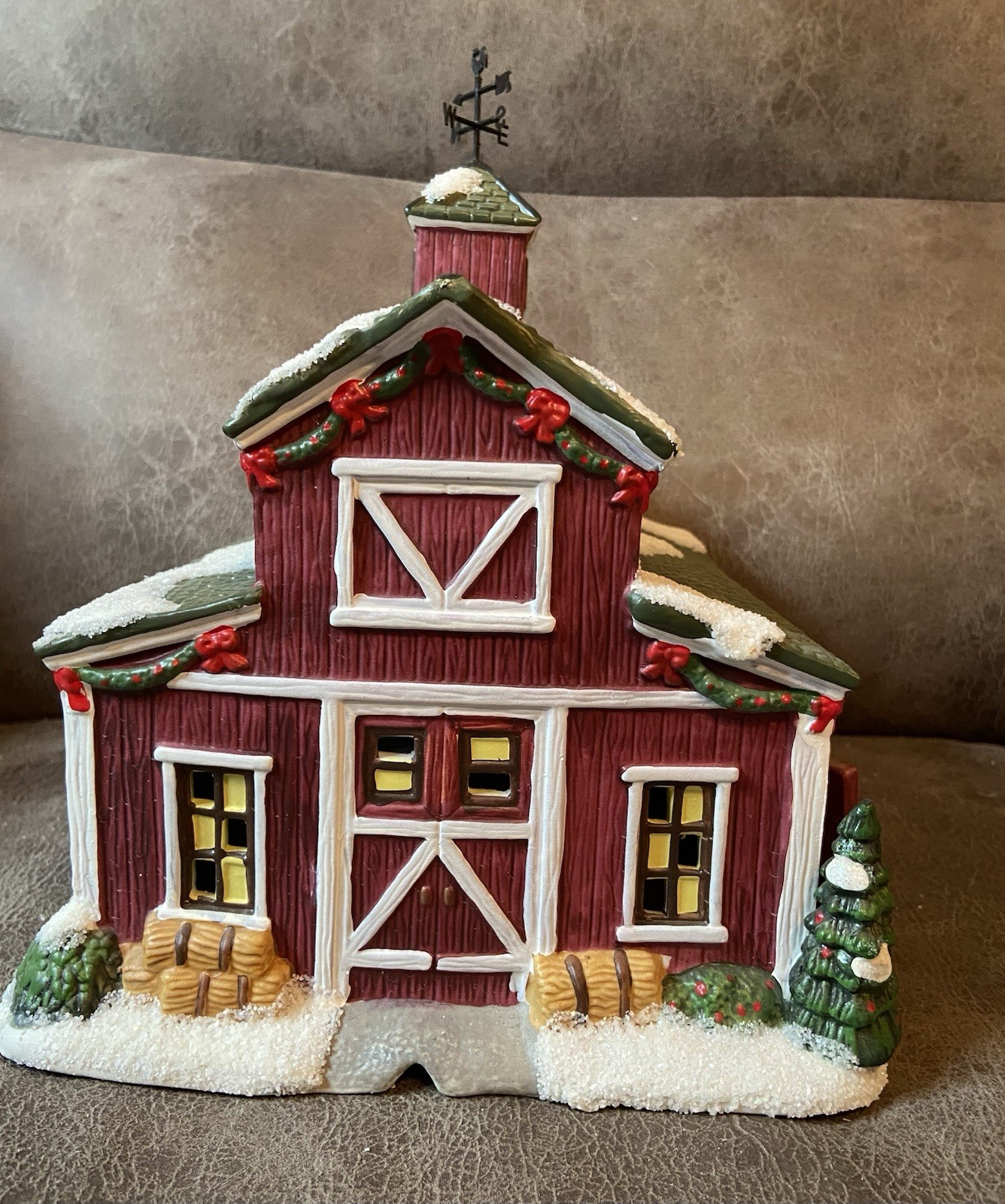 St. Nicholas Square Christmas Village Illuminated Country Stable 2009 Retired