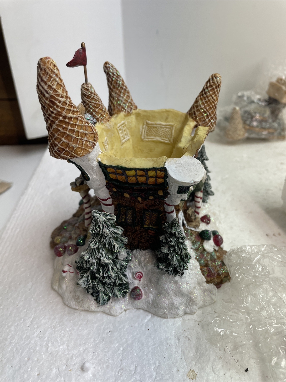 The Boyd’s Town Kringle’s Retreat # 99755V 2000 NO COA