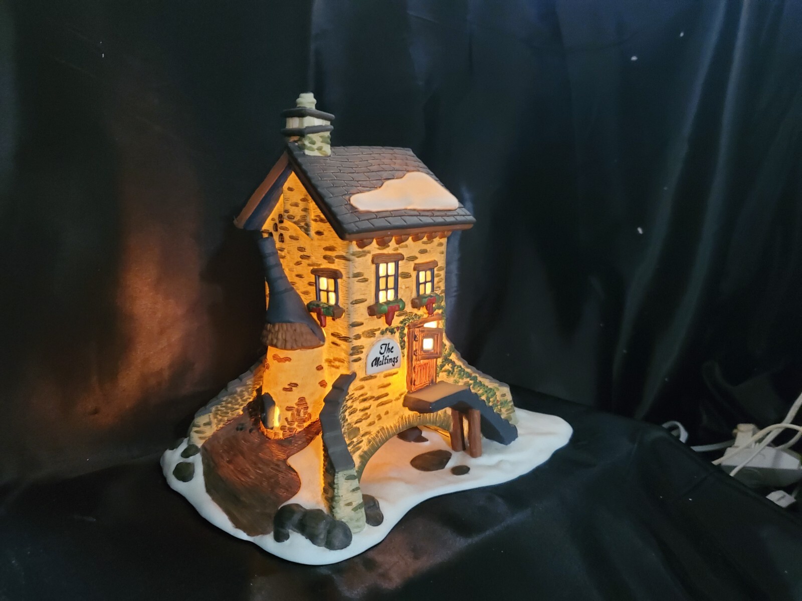 Dept 56 “THE MALTINGS” 5833-5 DICKENS HERITAGE VILLAGE RETIRED w/Box Item #123