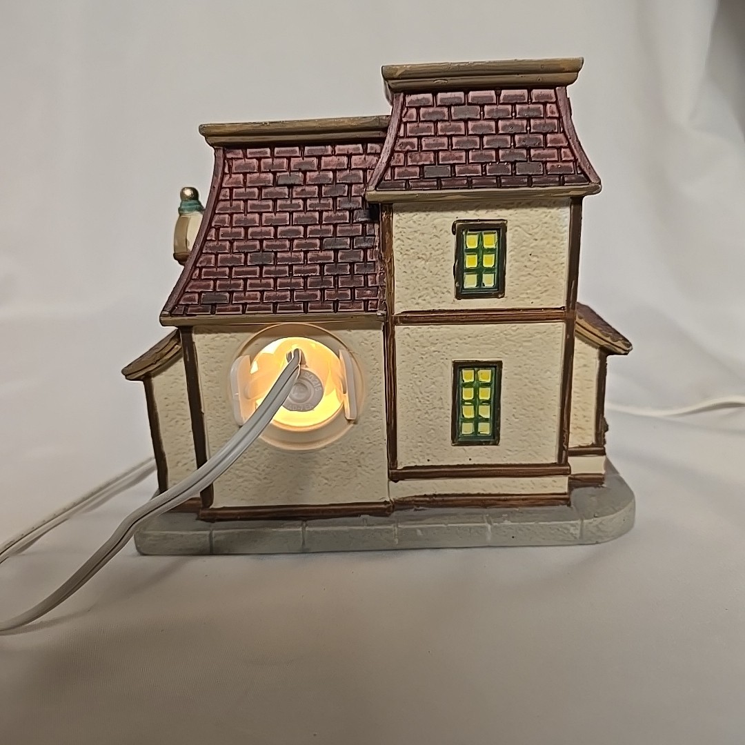 2019 LEMAX The Nutcracker Nut Shoppe #95493 Porcelain Lighted Christmas Building