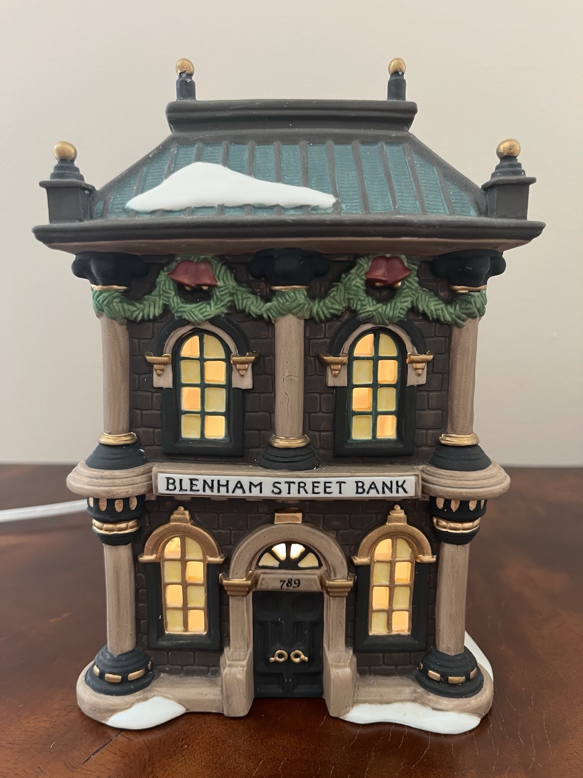 Department 56 Dickens’ Village Series Blenham Street Bank #58330 With Light