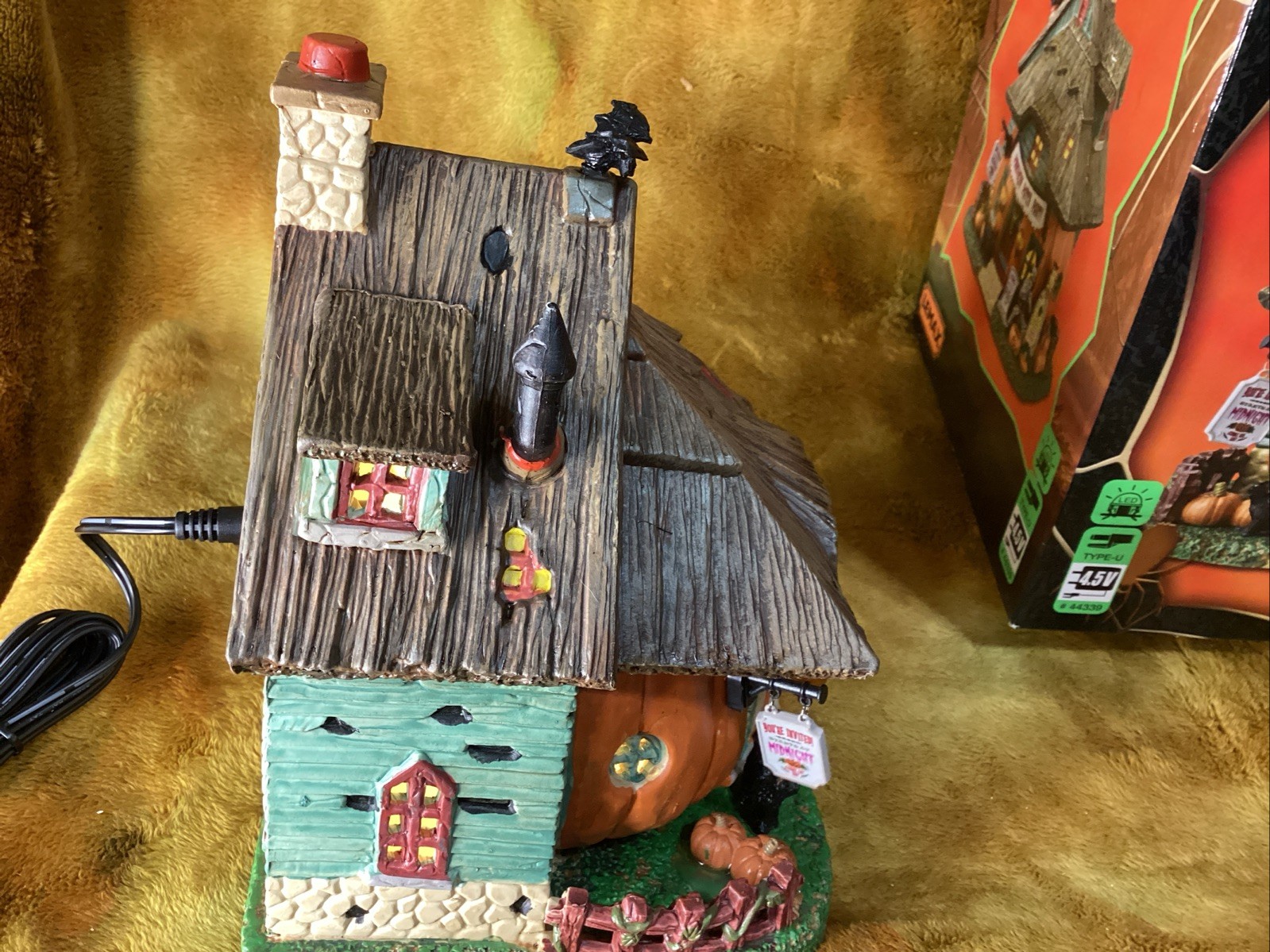 NEW Lemax Spooky Town Pumpkin Patch Party Halloween Village Pumpkin House NIB