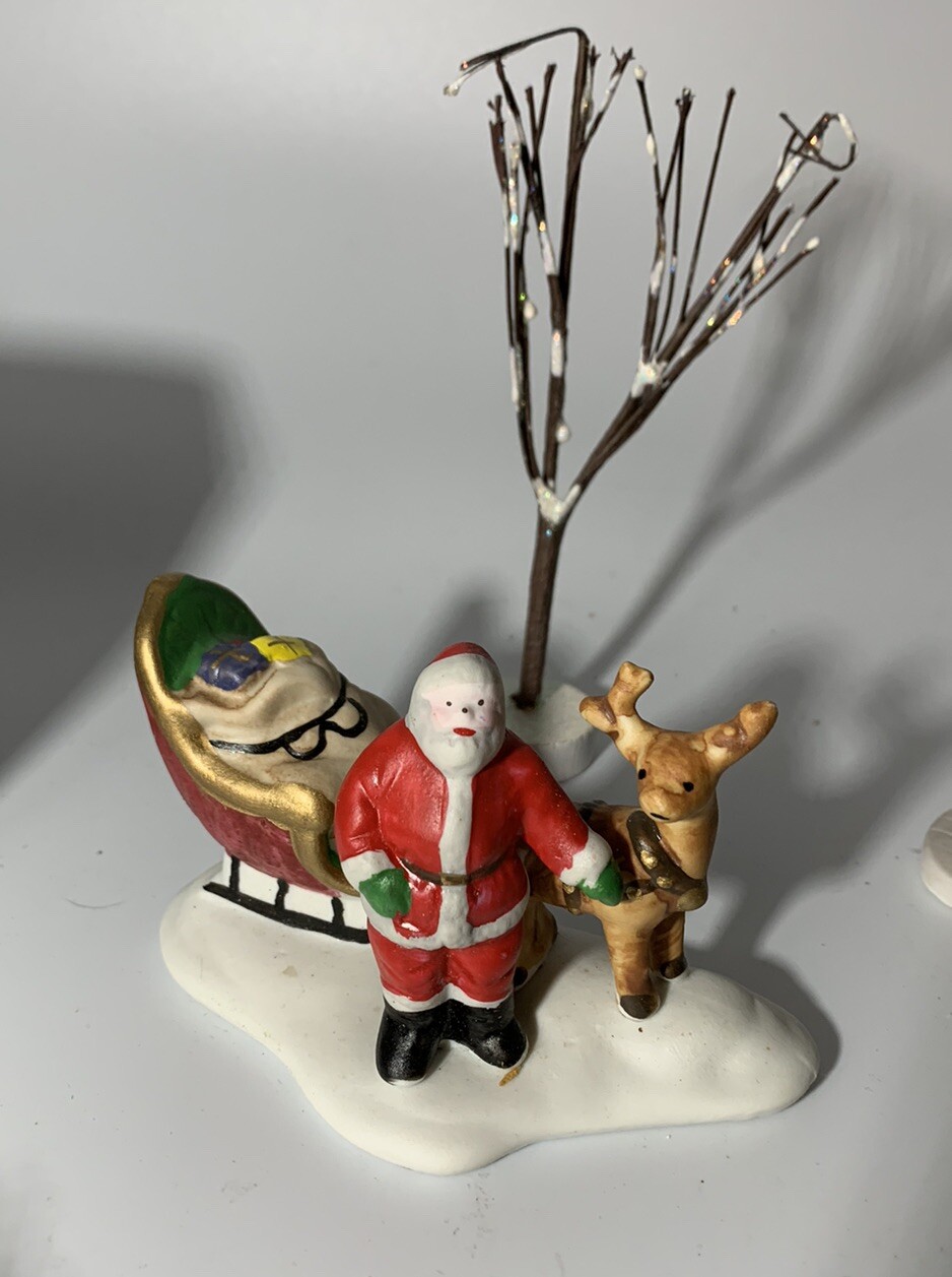 LEMAX Accessories – Santa sleigh reindeer Man hanging wreath boys trees wall