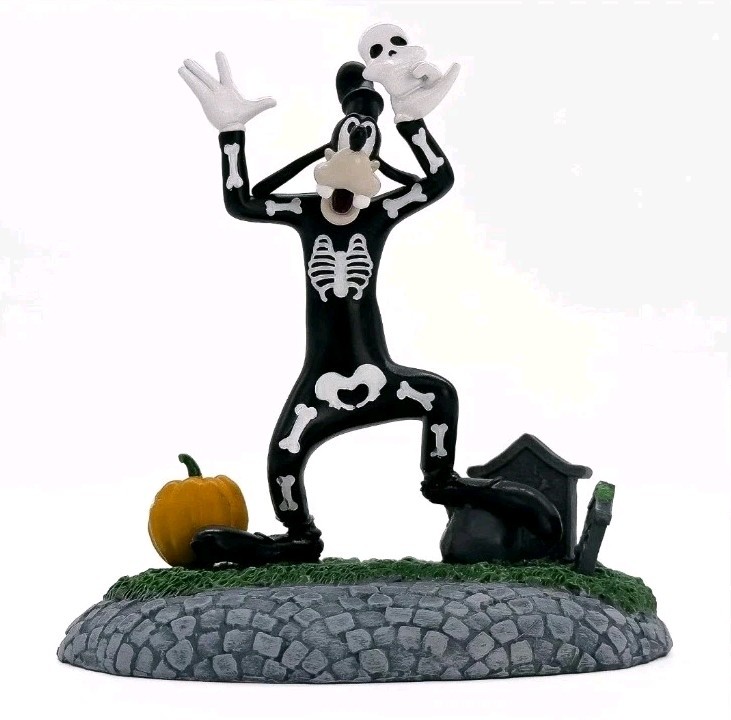 Disney Mickey & Friends Haunted House Halloween Village 9-Piece Set Lights NEW