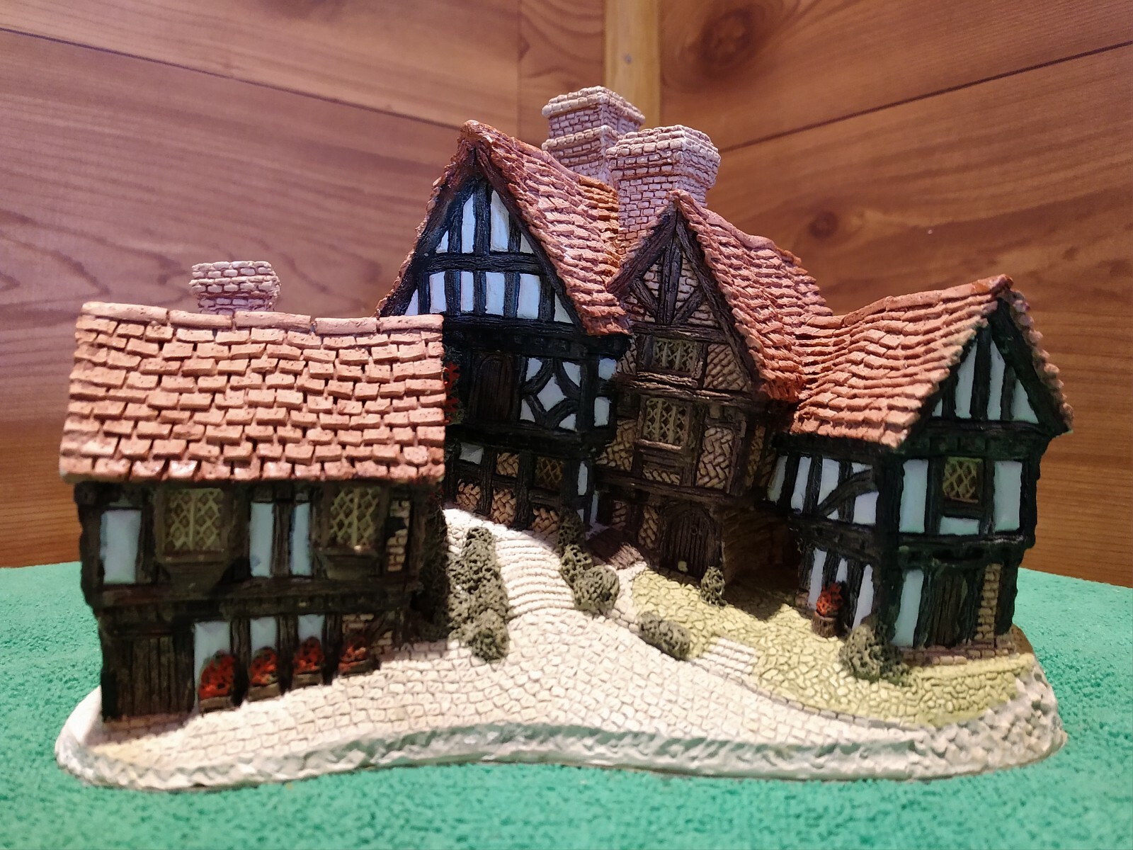 AUTHENTIC © 1981 DAVID WINTER “STRATFORD HOUSE” MADE IN HAMPSHIRE, GREAT BRITAIN