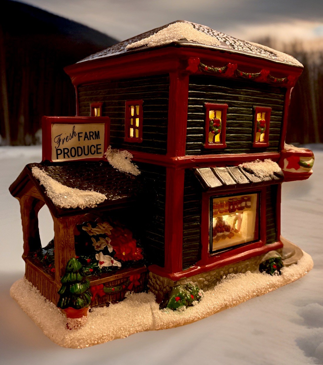 2015 St. Nicholas Square Village Collection “Farmers Market” Box and Light Mint