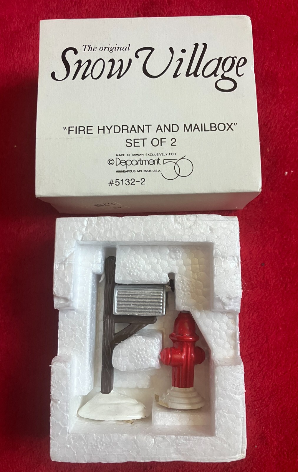 DEPT 56 VILLAGE FIRE HYDRANT & MAILBOX ** See More VINTAGE CHRISTMAS FIGURINE