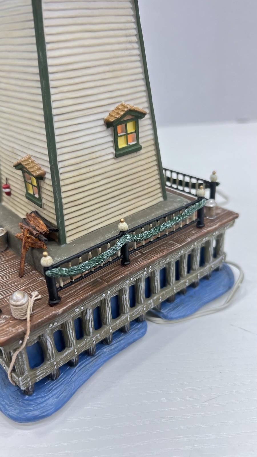 Dept 56 Dickens Village Series Lighthouse Queens Port 58714 Retired 2003