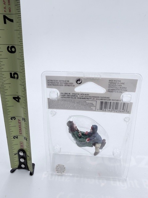 LEMAX Christmas Village Bench Figures Figurine #52364