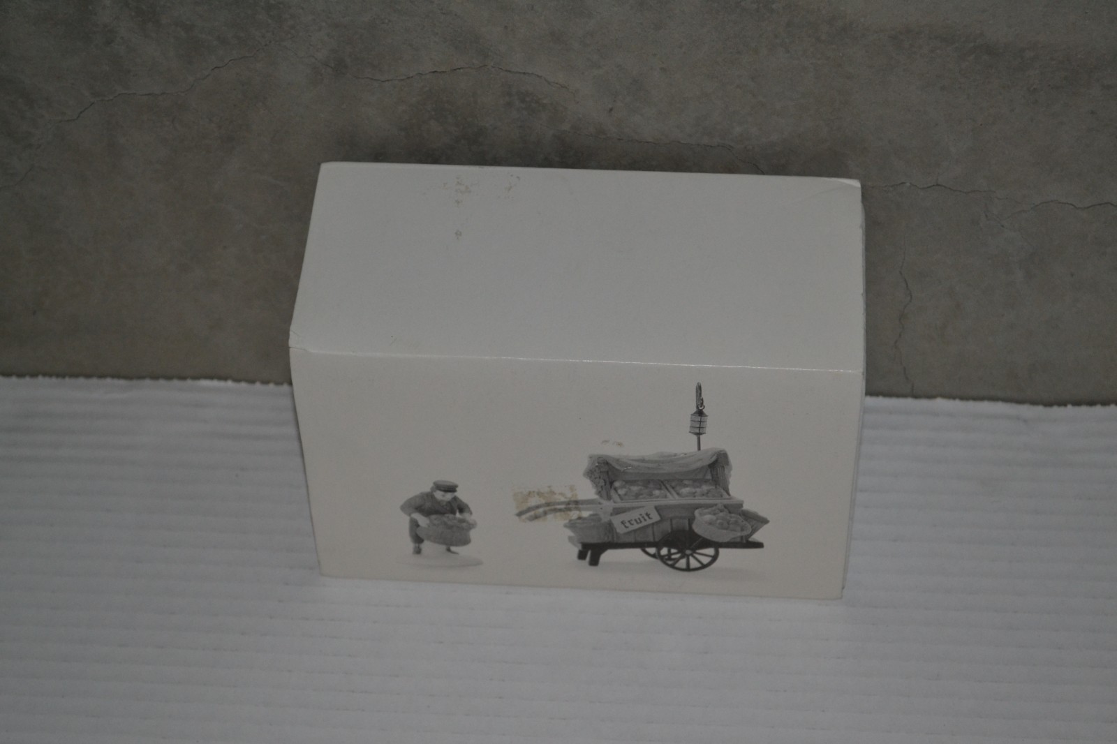 Dept 56 Heritage Village Chelsea Market Fruit Monger & Cart 5813-0