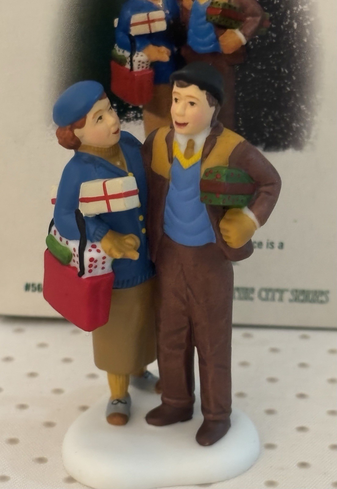 DEPT 56 CHRISTMAS IN THE CITY ACCESSORY “CITY SHOPPING” #58980