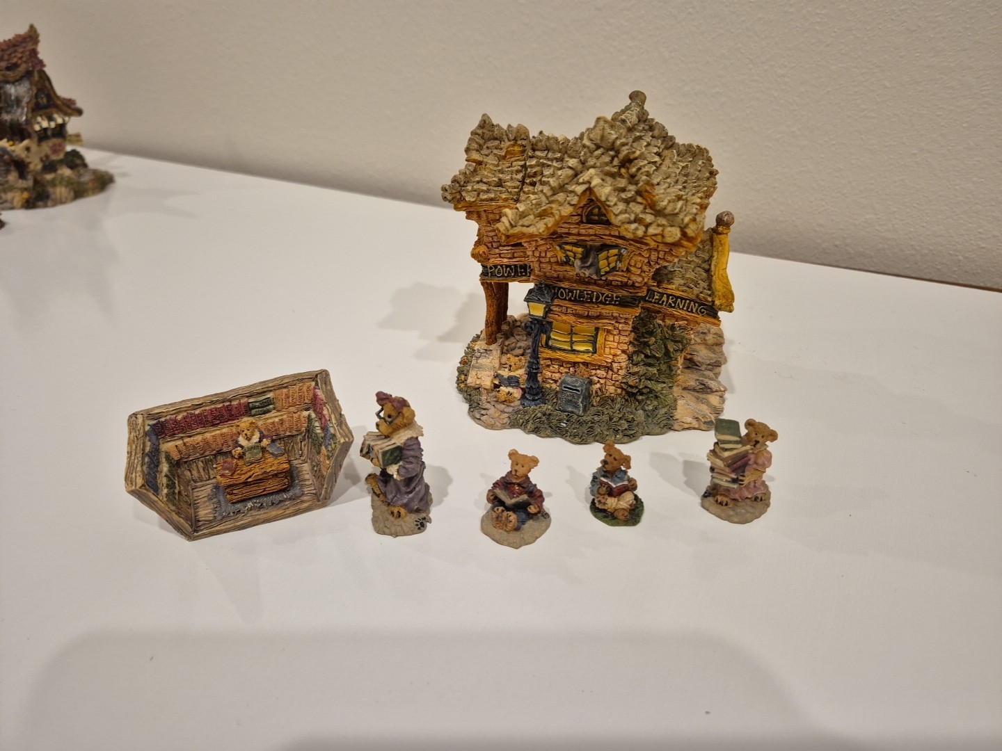Lot 8 Boyds Town Bearly Built Villages & 31 Mini Figuries